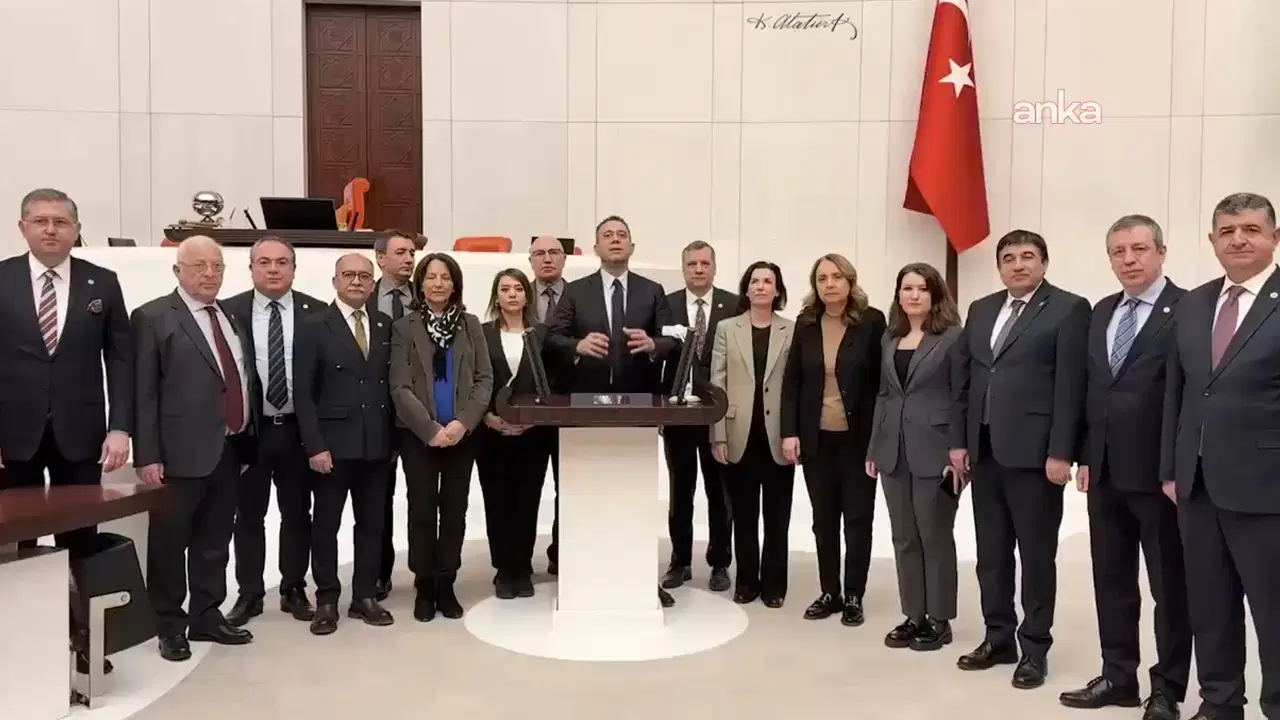 CHP'nin 'Meclis'i terk etmeme' eylemi devam ediyor: 'Verilen zamla emekli iki yarım ekmek döner alabiliyor'