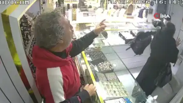 Kuyumcu soygununda görüntüler ortaya çıktı: 3 milyon liralık altınla kayıplara karıştı