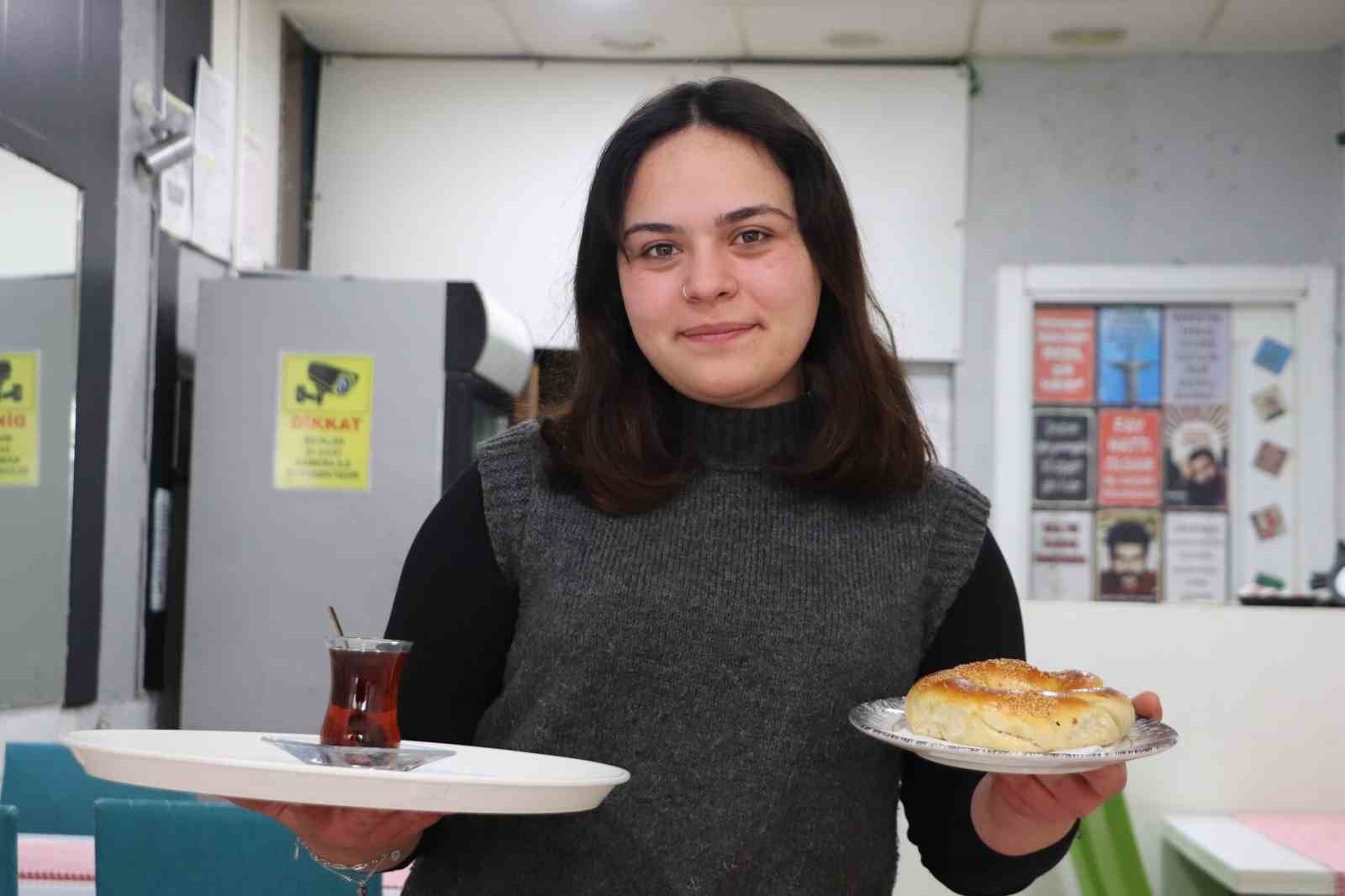 Sosyal medya yerine hayaline odaklandı, 3 sene çalışıp biriktirdiği para ile 18 yaşında kafe açtı