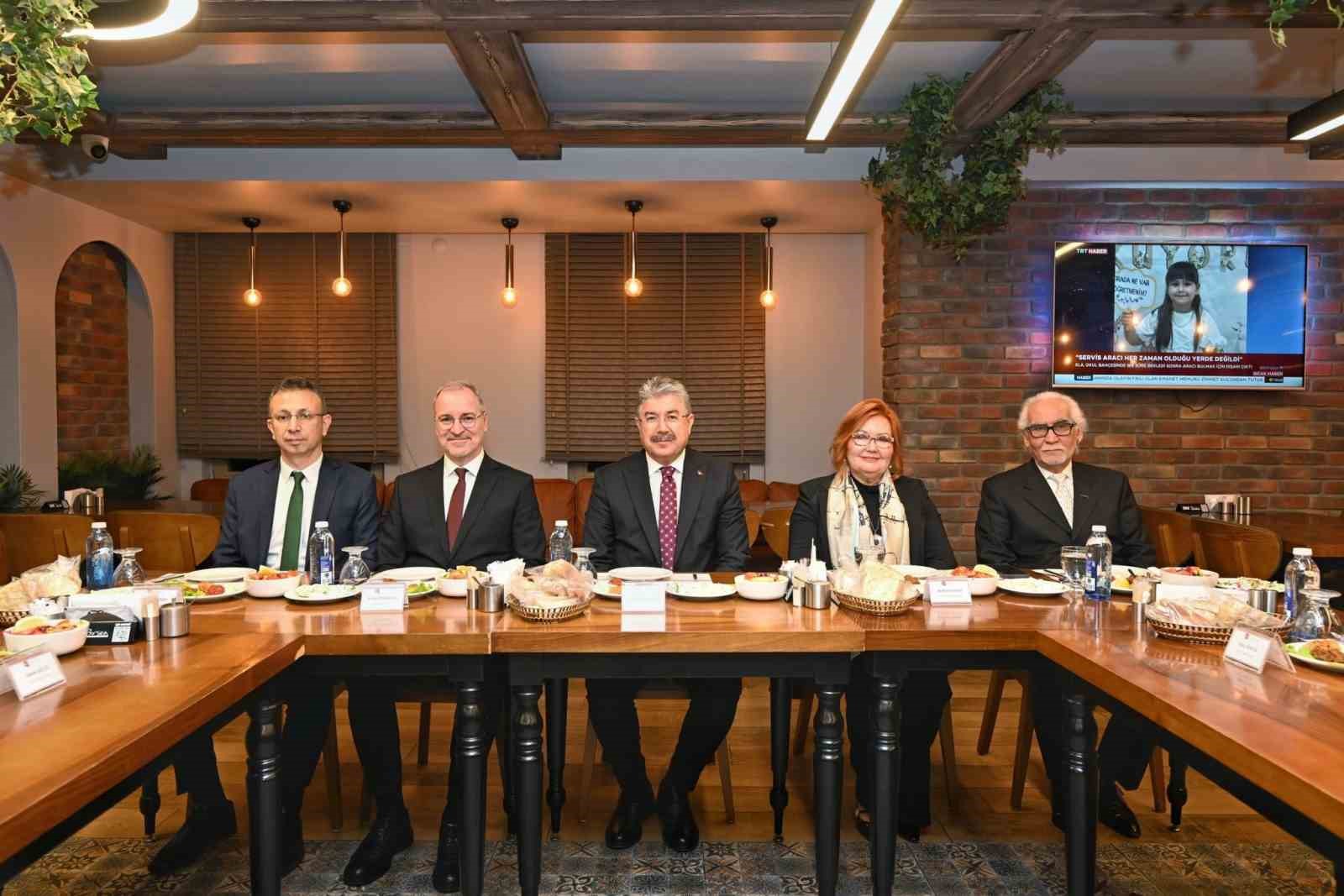 Emekliliğe ayrılacak Eskişehir Valiliği Yazı İşleri Müdürü için veda yemeği