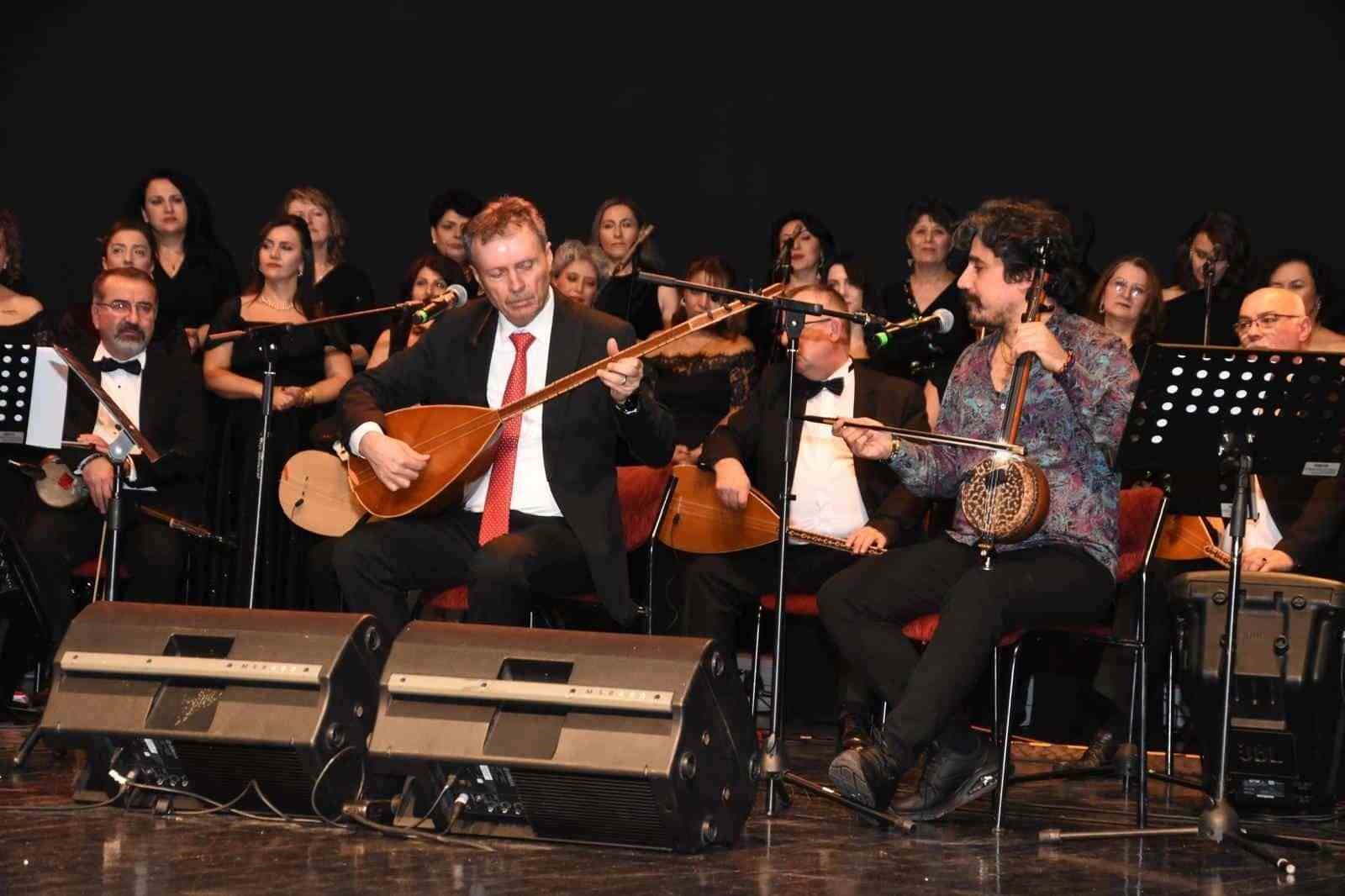 ‘Odunpazarı Halk Eğitimi Merkezi Türk Halk Müziği Korosu 52. Yıl Sanat Gecesi Konseri’ yoğun ilgi gördü