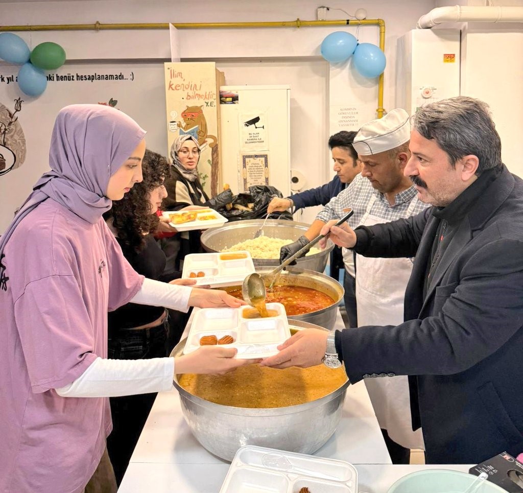 Gençlik merkezlerinde iftar programı düzenlendi