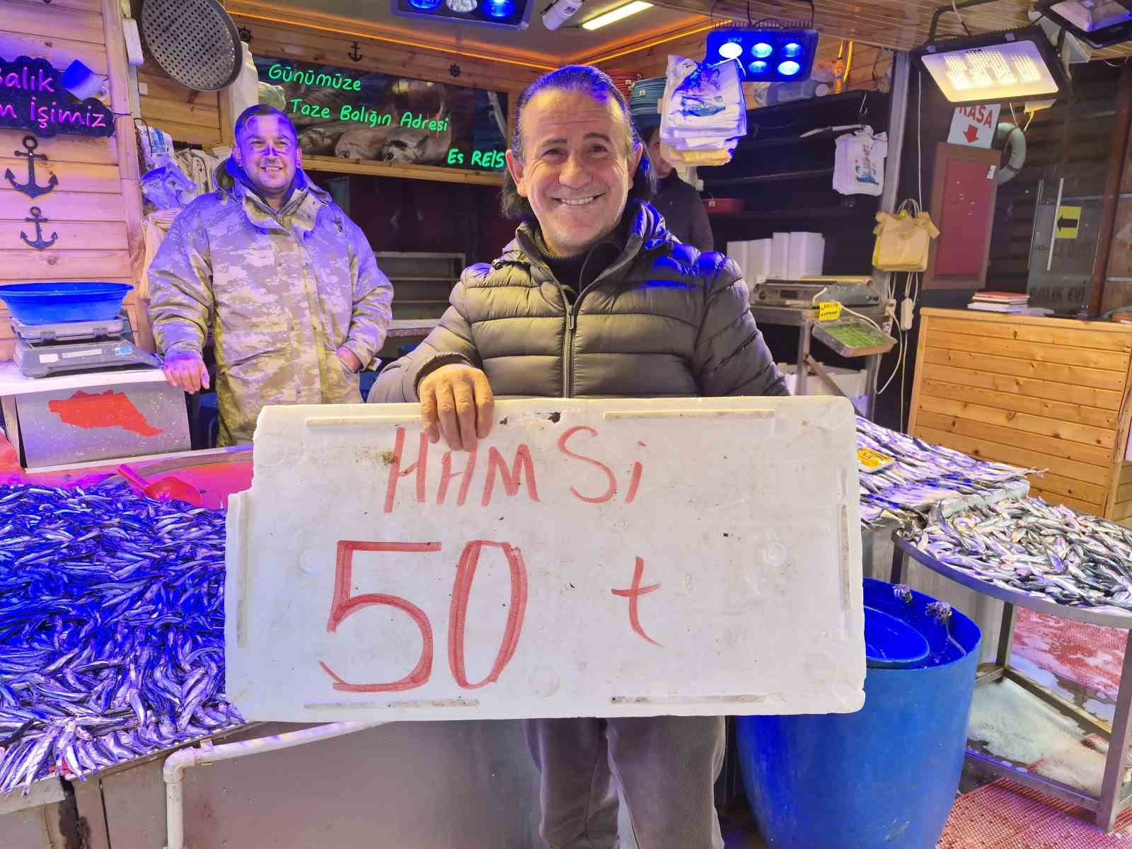 Hamsinin fiyatı 50 TL’ye kadar düştü, balık satışları hızlandı