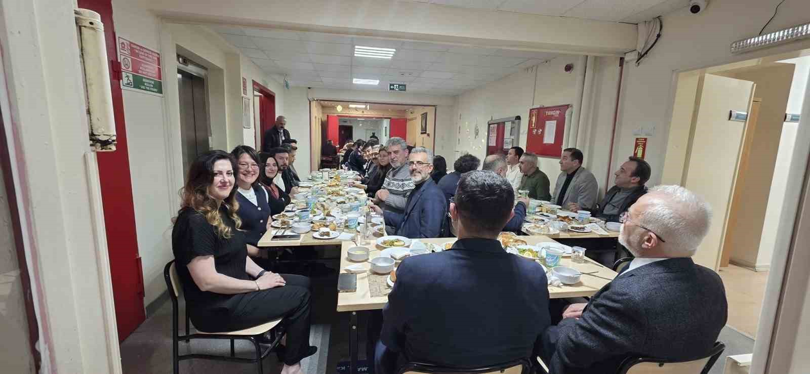 Sağlık çalışanları iftar sofrasında buluştu