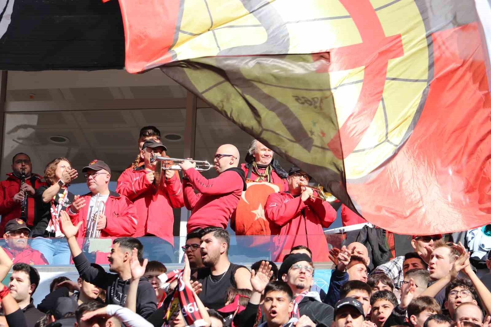 Eskişehirspor tribünlerinden, İspanya’ya selam