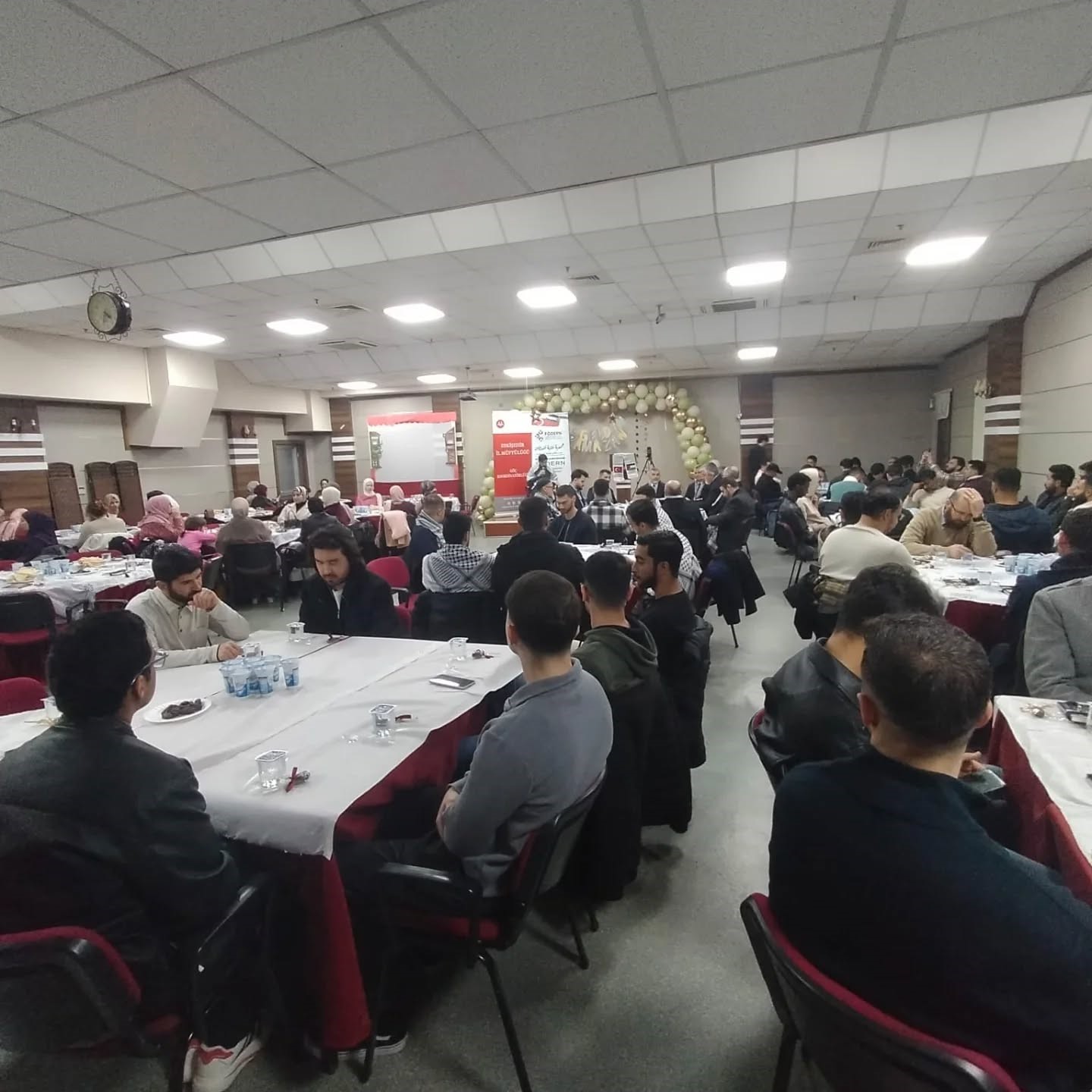 Uluslararası öğrenciler iftarda bir araya geldi