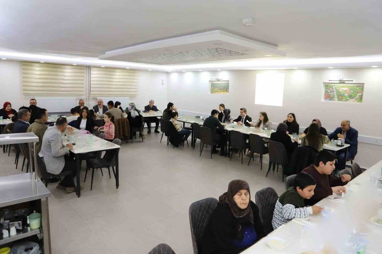 Şehit aileleri, gaziler ve yakınları onuruna iftar yemeği verildi