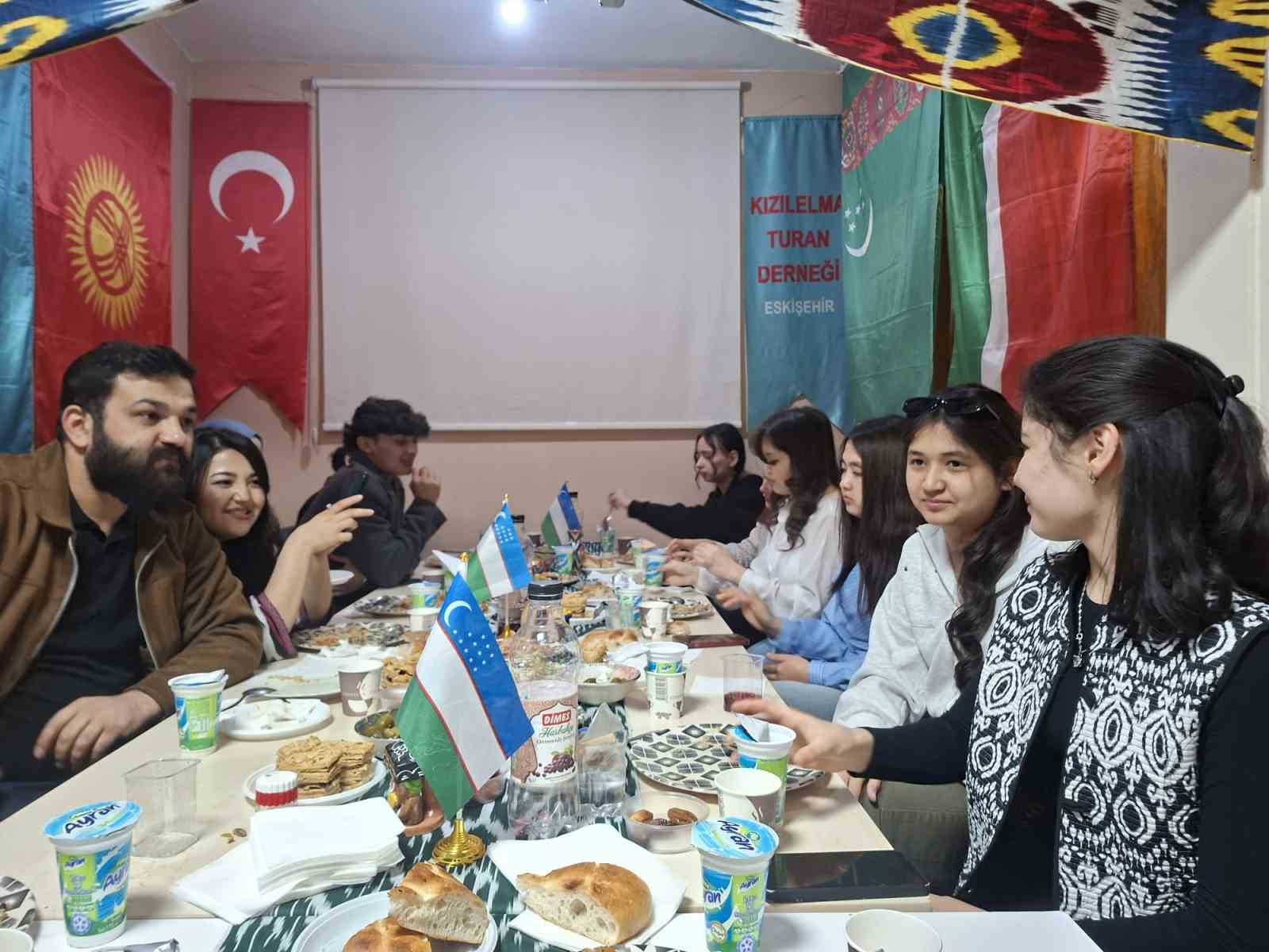 Eskişehir’deki üniversitelerde okuyan Özbekistanlı öğrenciler iftar programında buluştu
