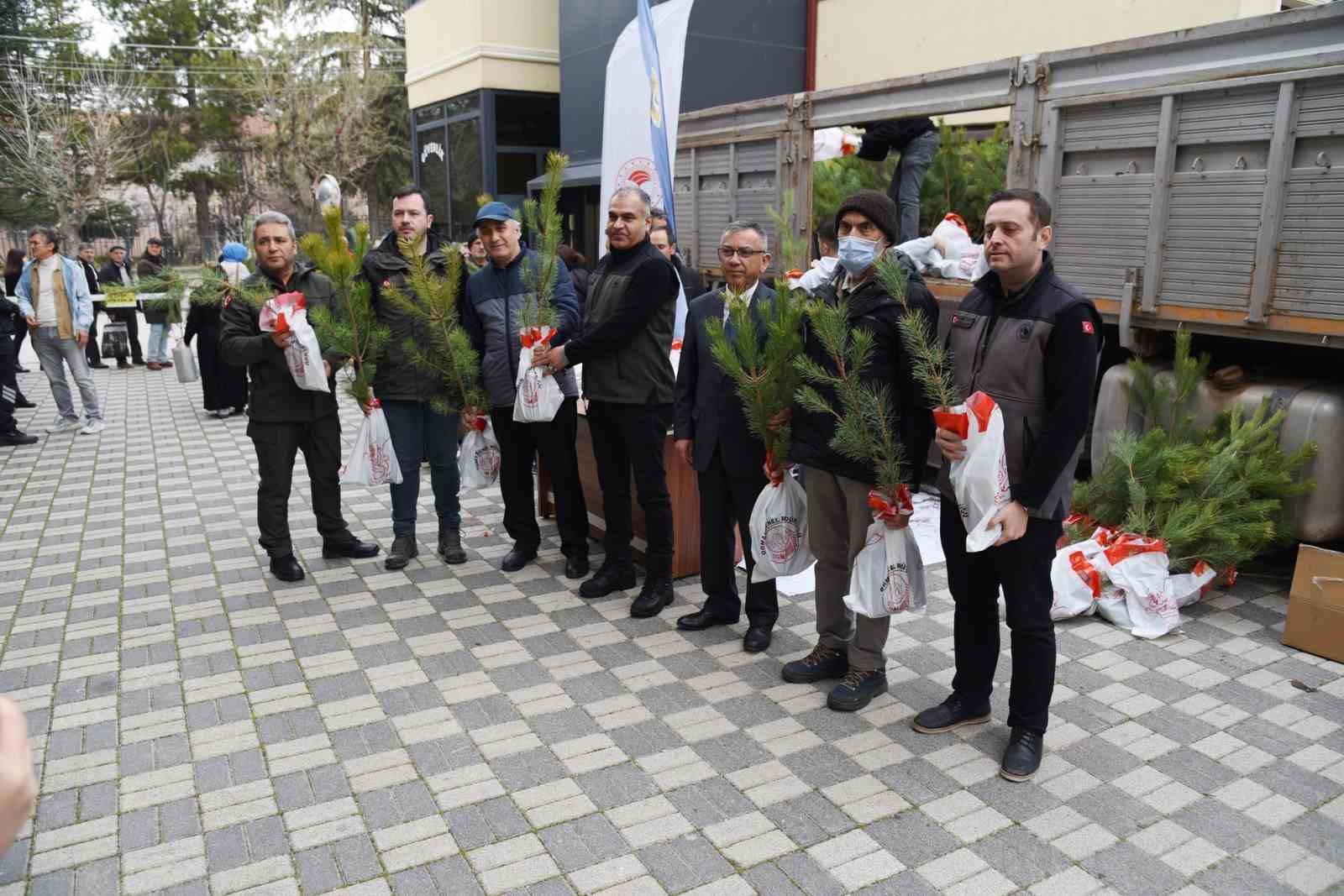 Eskişehir Orman Bölge Müdürlüğü’nden fidan dağıtımı