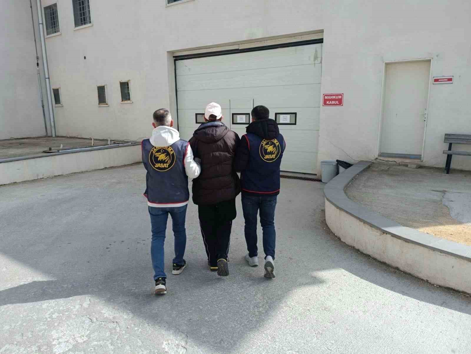 Dolandırıcılık suçundan aranan şahıs JASAT’tan kaçamadı