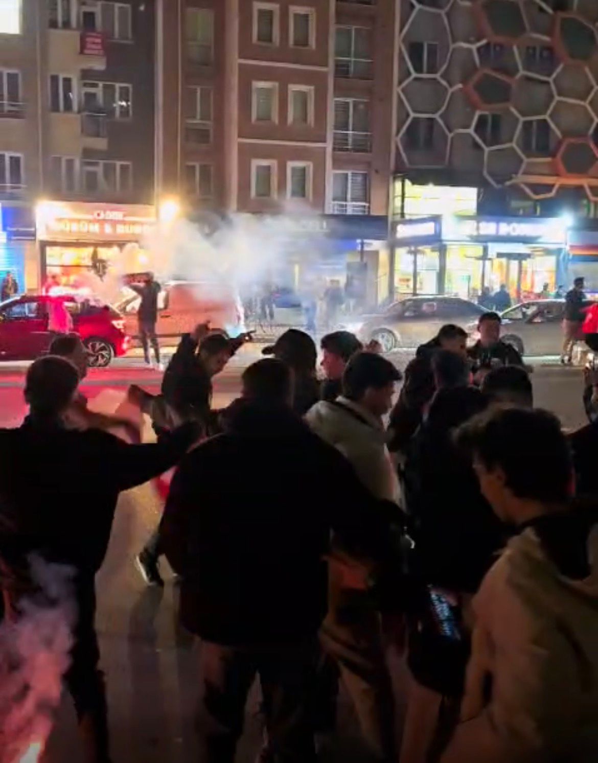 Türkiye kazandı Eskişehir’de kutlamalar geceye damga vurdu